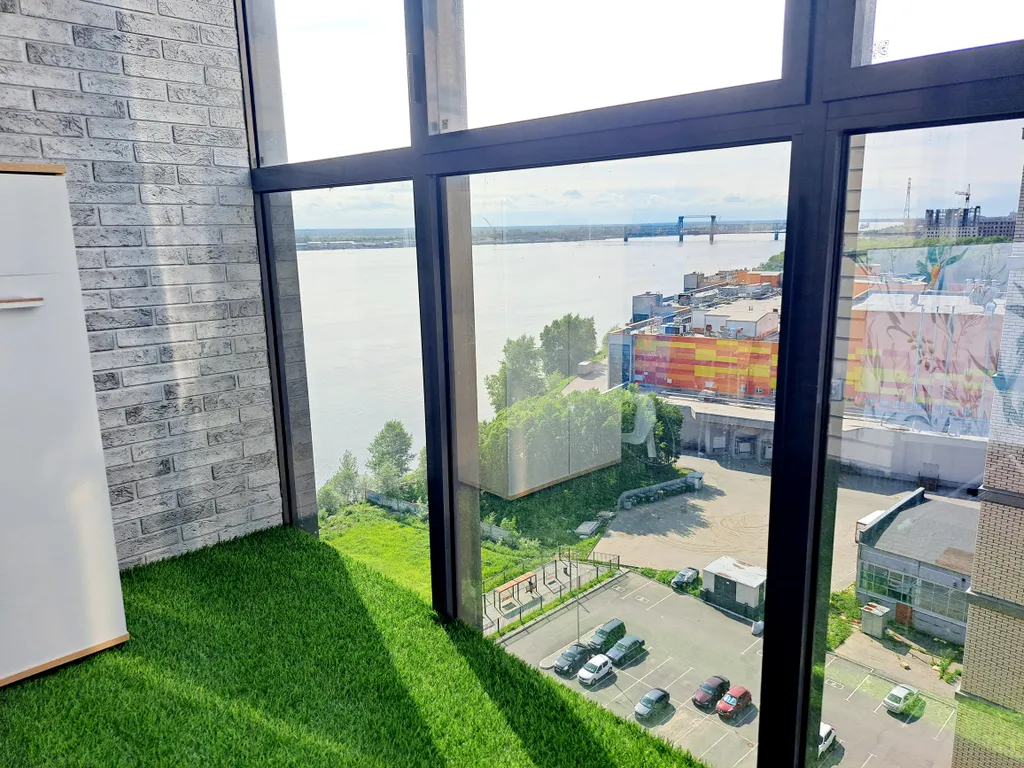 Студия с видом на Северную Двину