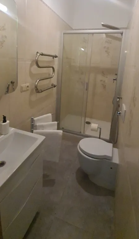 Art Deco One-Bedroom Suite in Library House