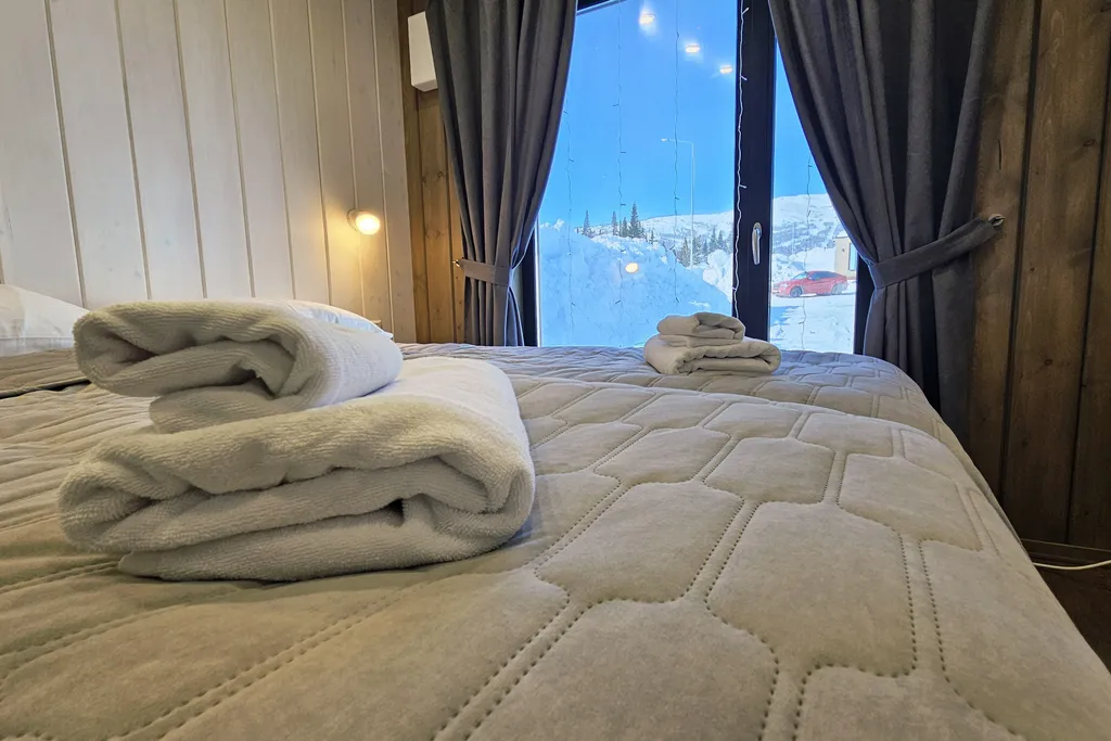 Далеко и надолго