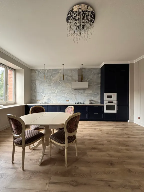 Огромная квартира на набережной