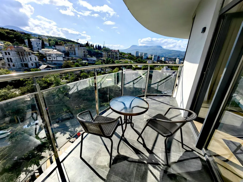 Апартаменты с панорамными видами на горы Чатыр-Даг и Демерджи