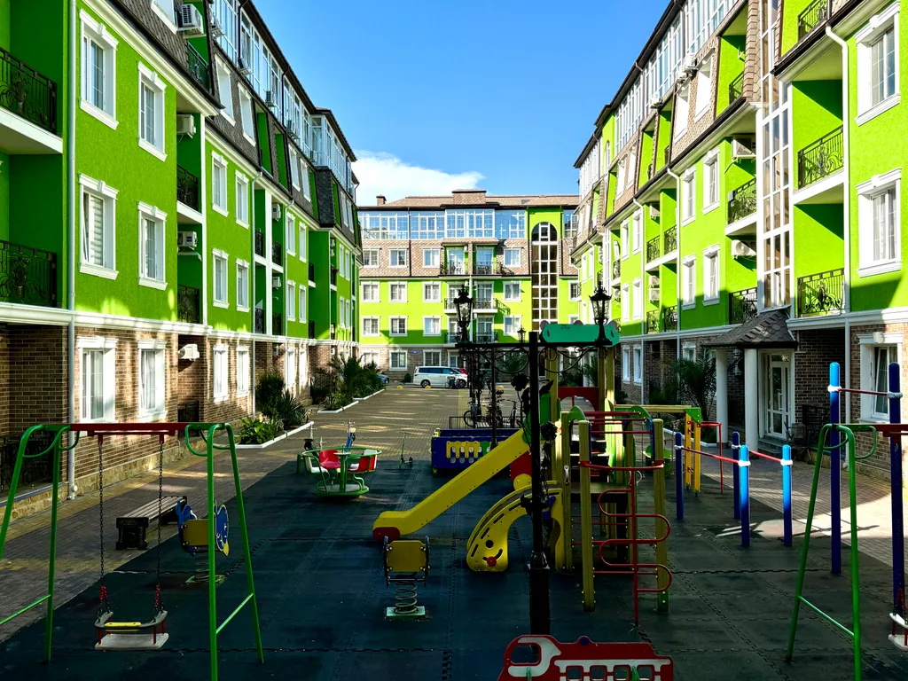 Евродвухкомнатный апартамент с балконом на первой линии