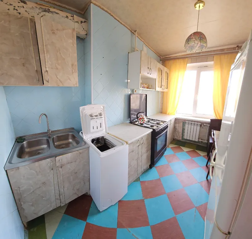 Двухкомнатная квартира район кинотеатра Савона — аренда посуточно в Мариуполь