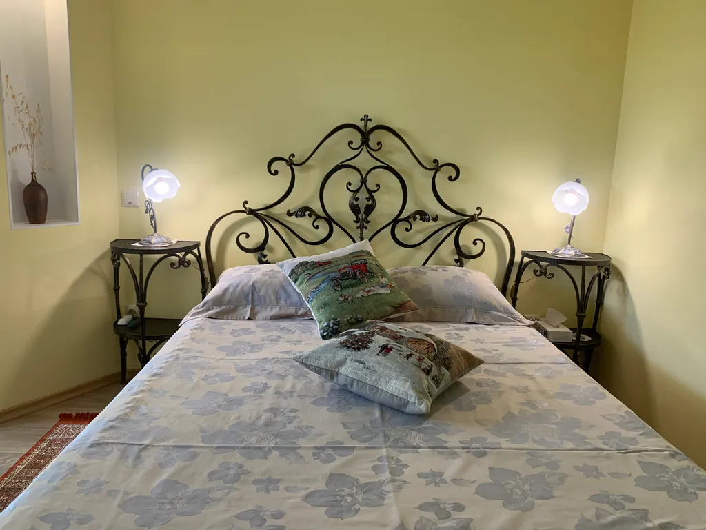 Квартира Двухместная комната с видом на горы и сквер — аренда посуточно в Гурзуф