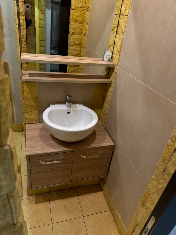 Коттедж с теплым бассейном под открытым небом. На 6 человек.