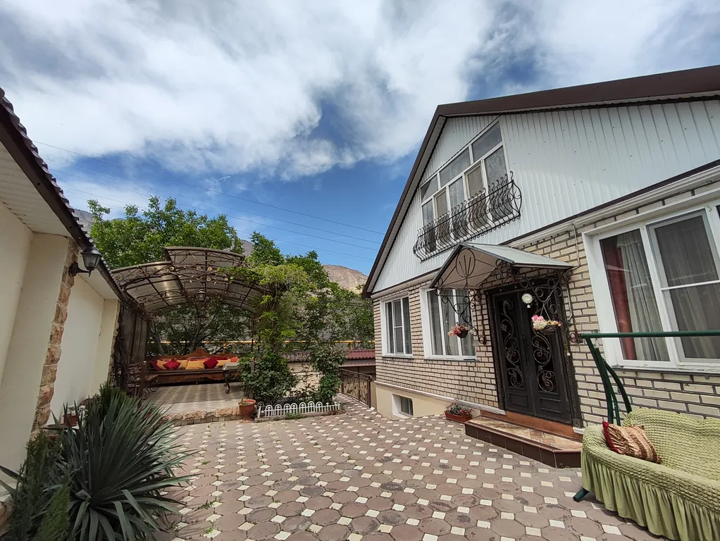 Дом в горах с кинотеатром Kurmimonte