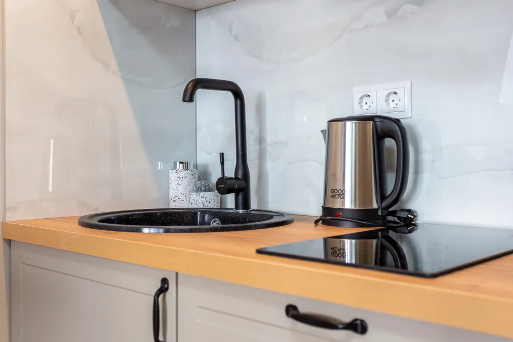 Современная студия Морент с ярким интерьером в жк фрукты