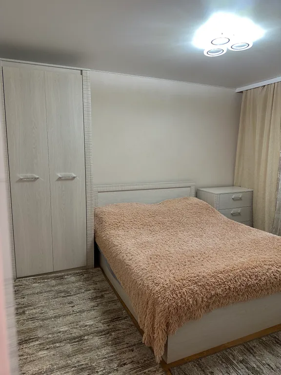 Возле входа в парк