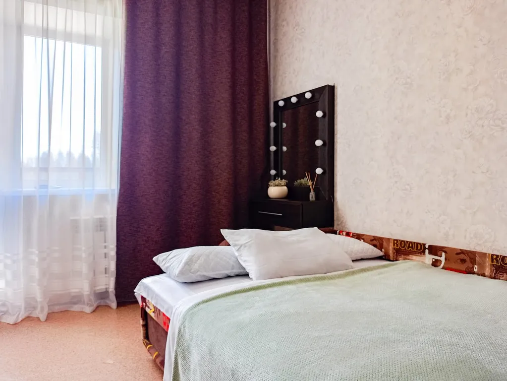 Квартира рядом с БАМиЖТ, Светофор и ЖД больницей