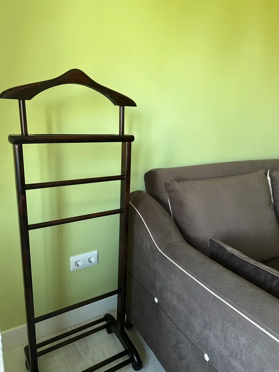 Квартира с зелёной гостиной