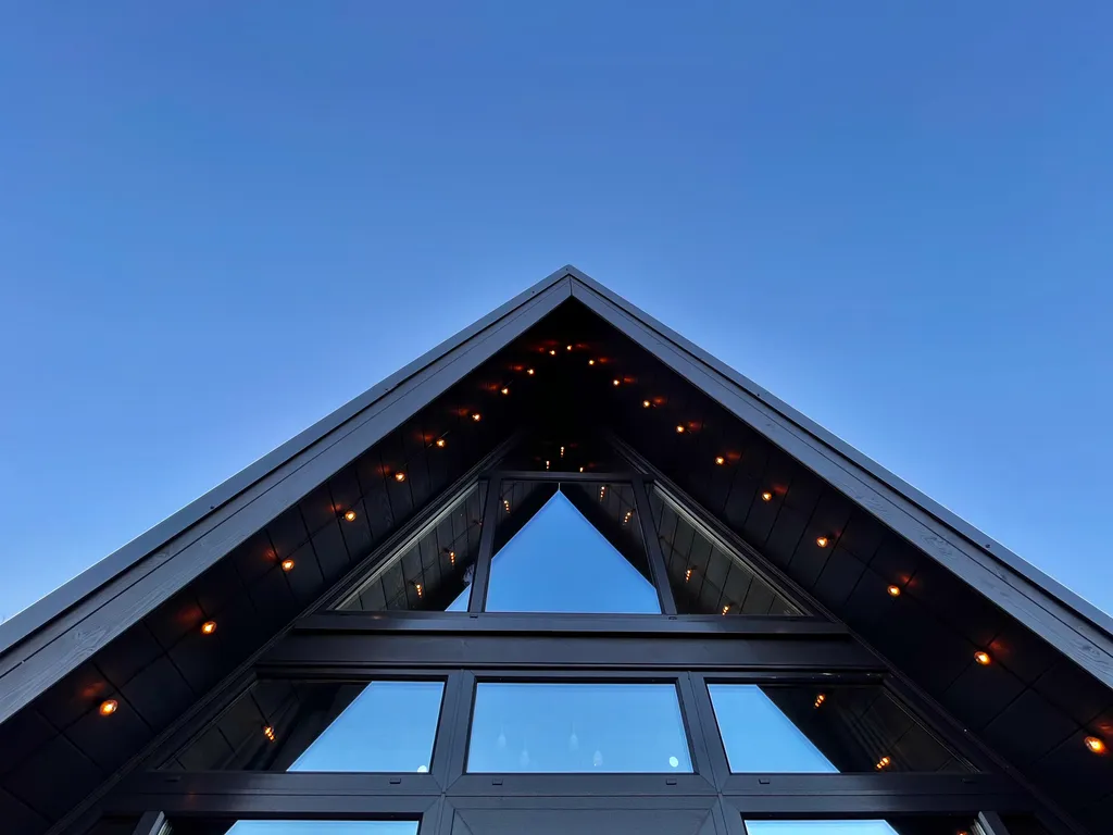 Домик у реки с банным чаном и сап-бордами