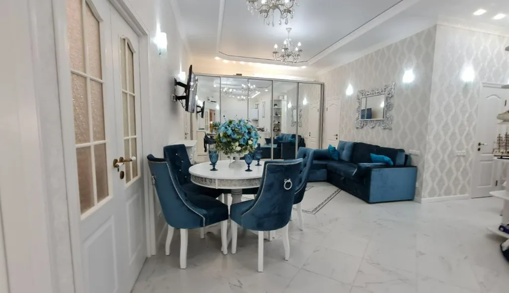 Шикарная 4-комнатная квартира у моря (Royal Apartment on Krymskaya 22)