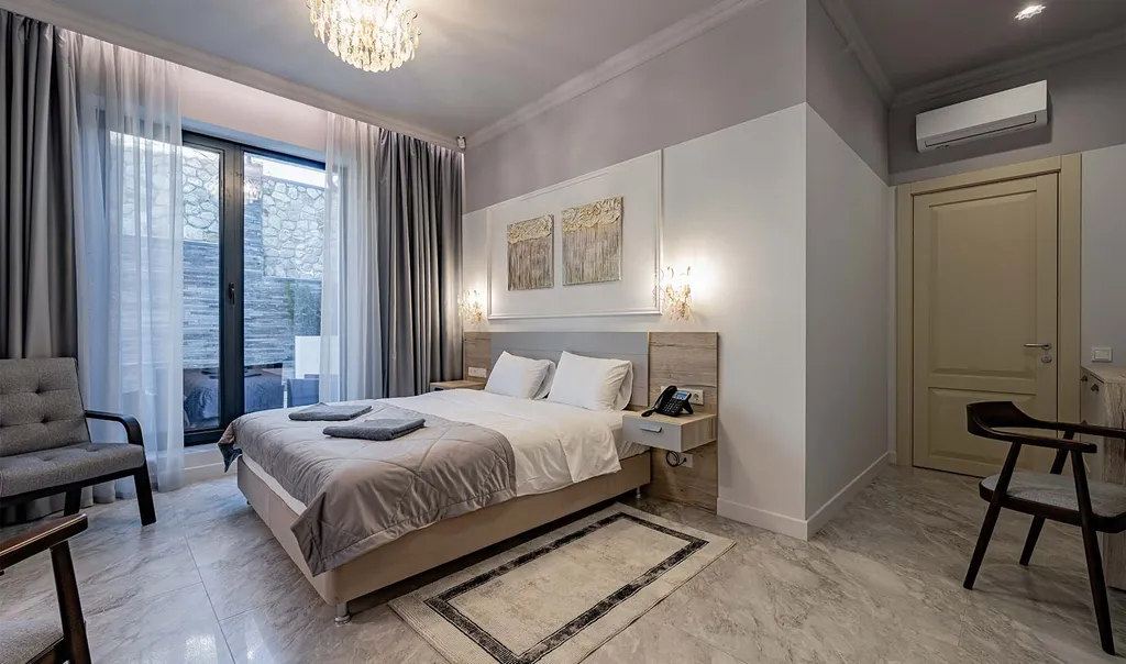 Полулюкс с отдельным входом и террасой