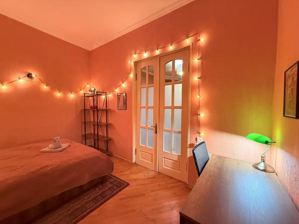 Винтажная квартира с камином в центральном районе Тбилиси, Чугурети