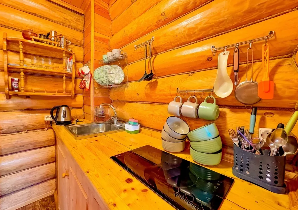 Уютный деревянный дом рядом с живописным озером