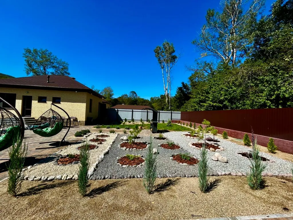 Коттедж Дом с большим бассейном в окружении леса, гор и реки — Горячий Ключ