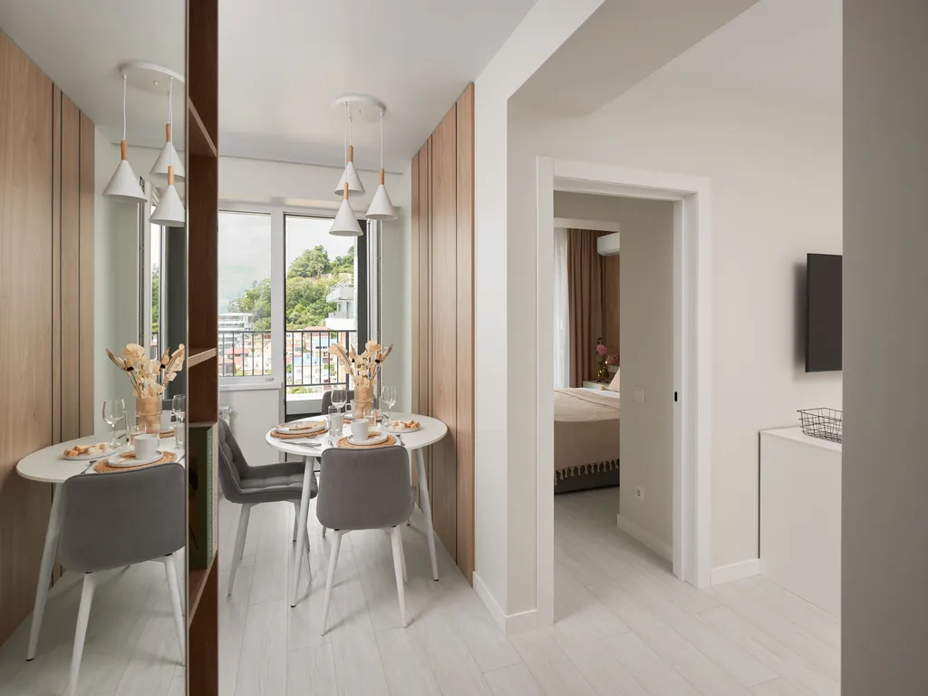 Евро двухкомнатная квартира с боковым видом на море