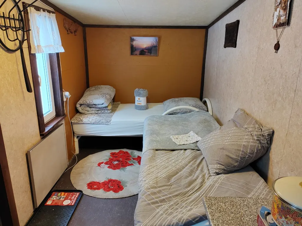 Домик на озере в глуши