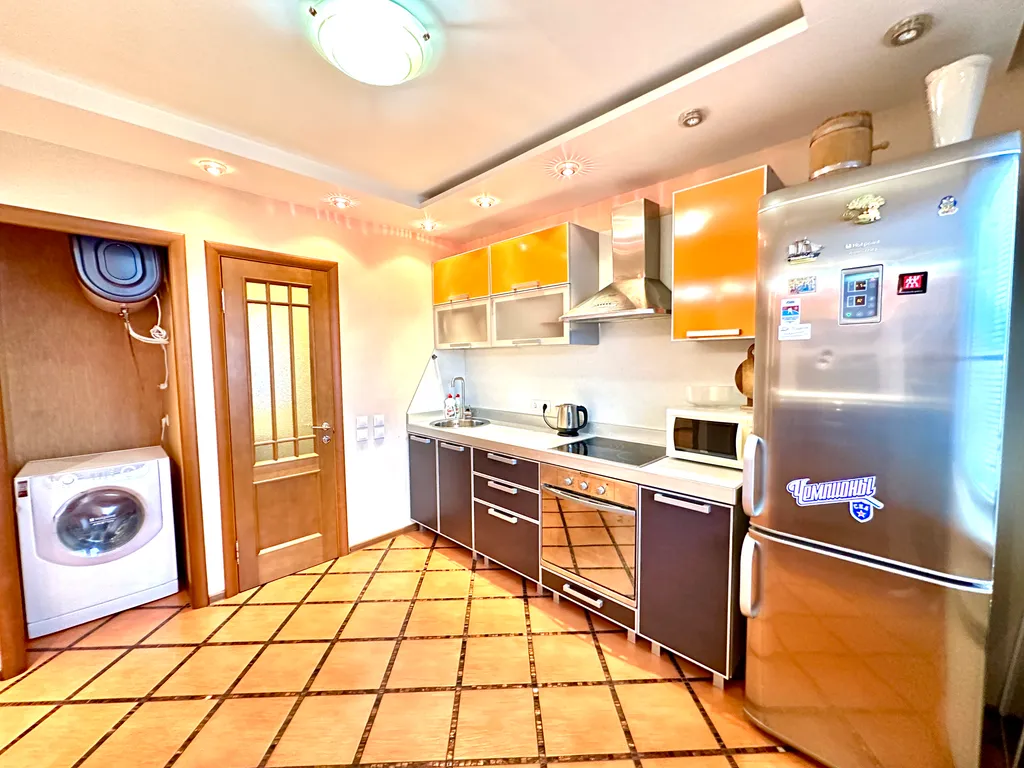 Светлая 2-комнатная:рядом гостиница Воркута и Центральная площадь