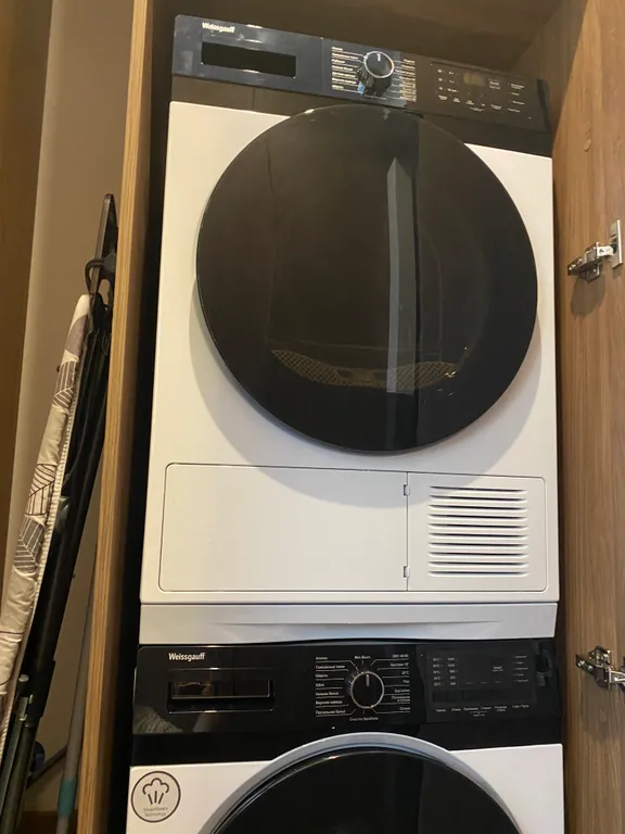 Премиальный загородный дом с теплым бассейном, на берегу