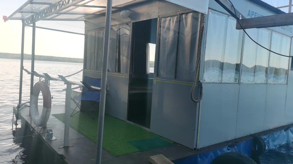 Хаусбот жилой плот