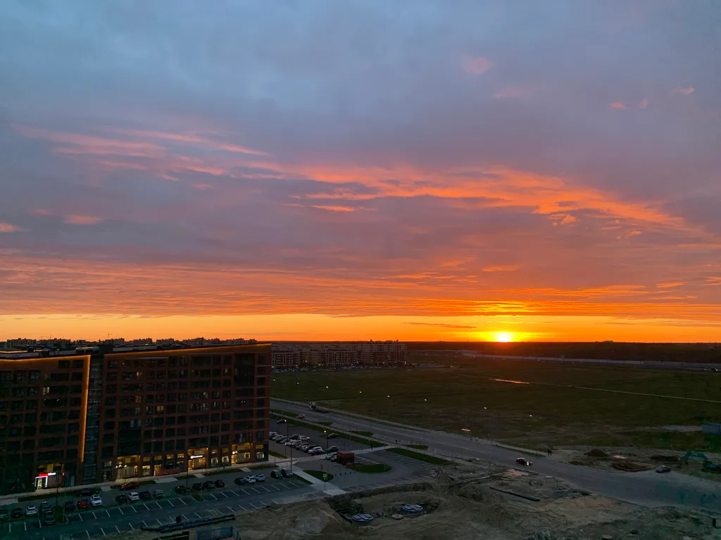 Светлая студия с видом на закат