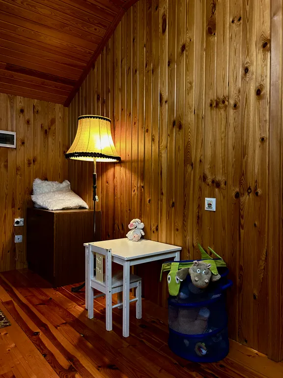 Большой коттедж с камином Гнездо