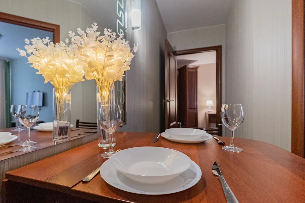 Двухкомнатная квартира с большой ванной у центра города