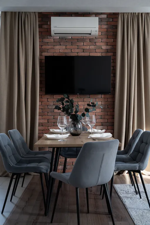 Просторная стильная квартира с видом на горы