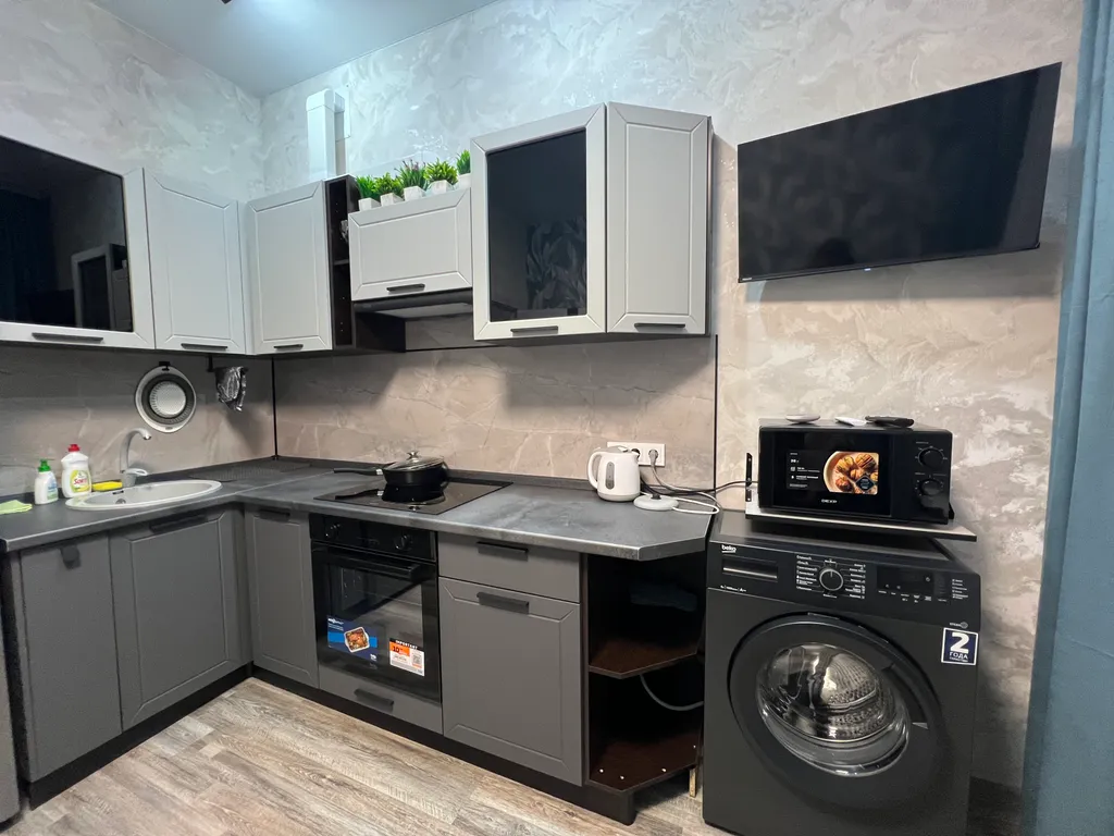 Уютная квартира с новым ремонтом с видом на взлётную полосу