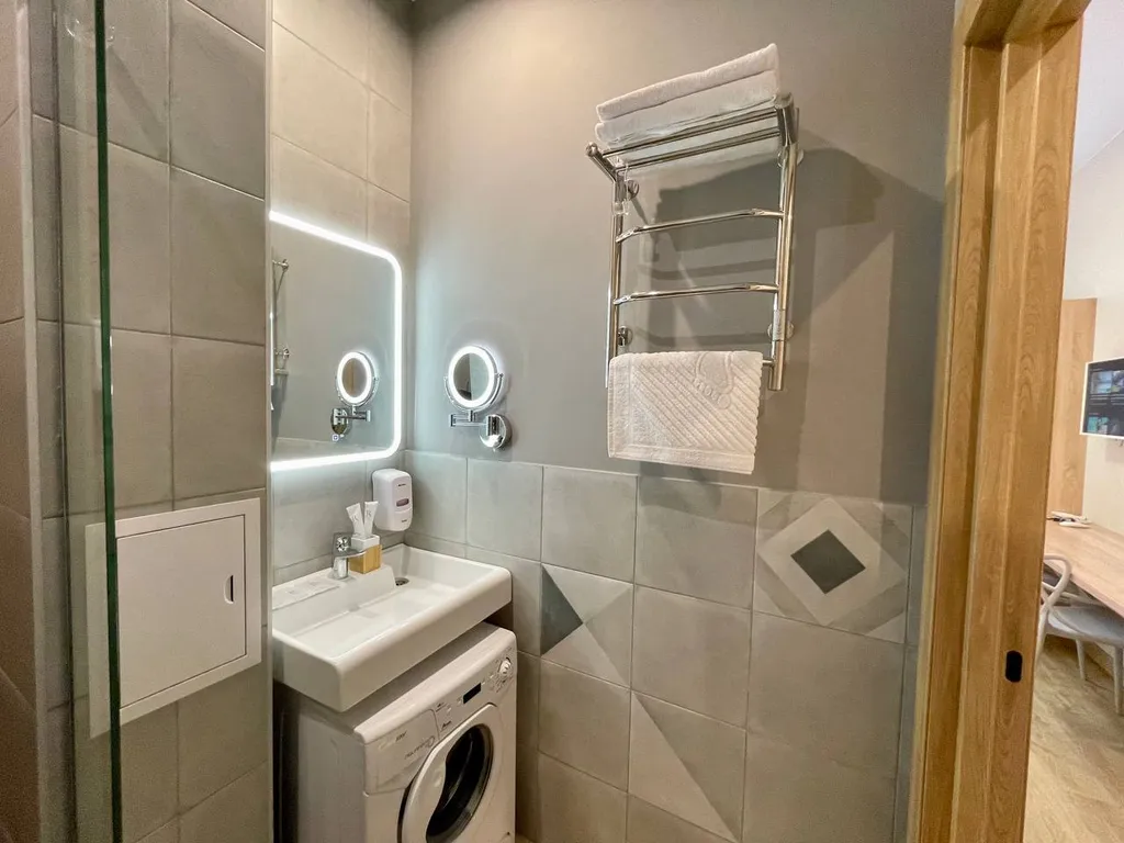 "В Гости!" на Запорожской 69  (1к студия №2 рядом с БЦ "Сити")