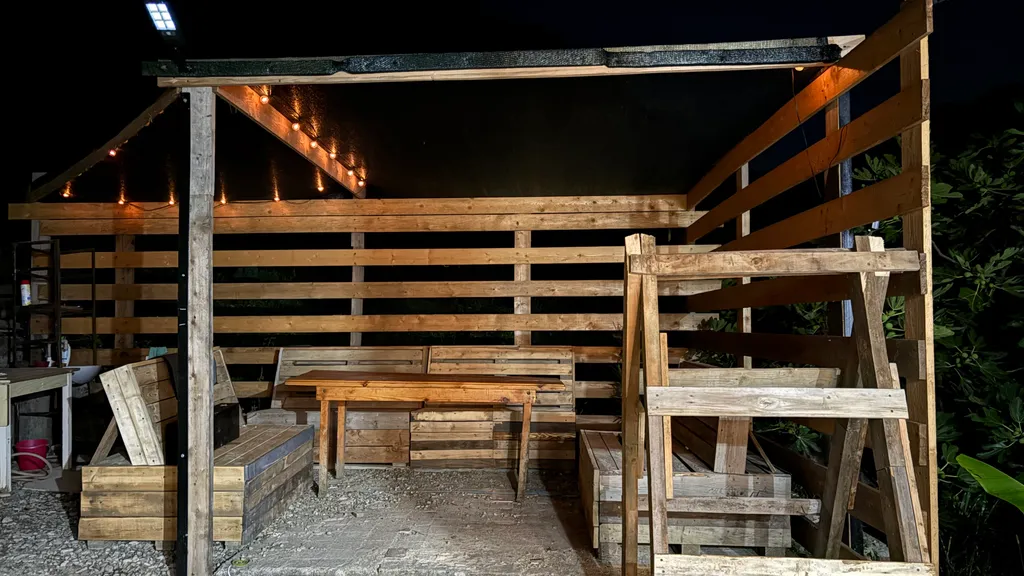 Домик на море, тихое и спокойное место, дубовая роща