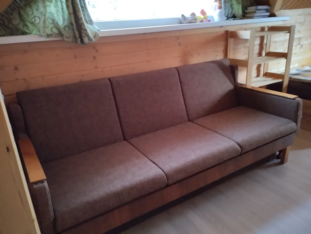 Домик на берегу реки