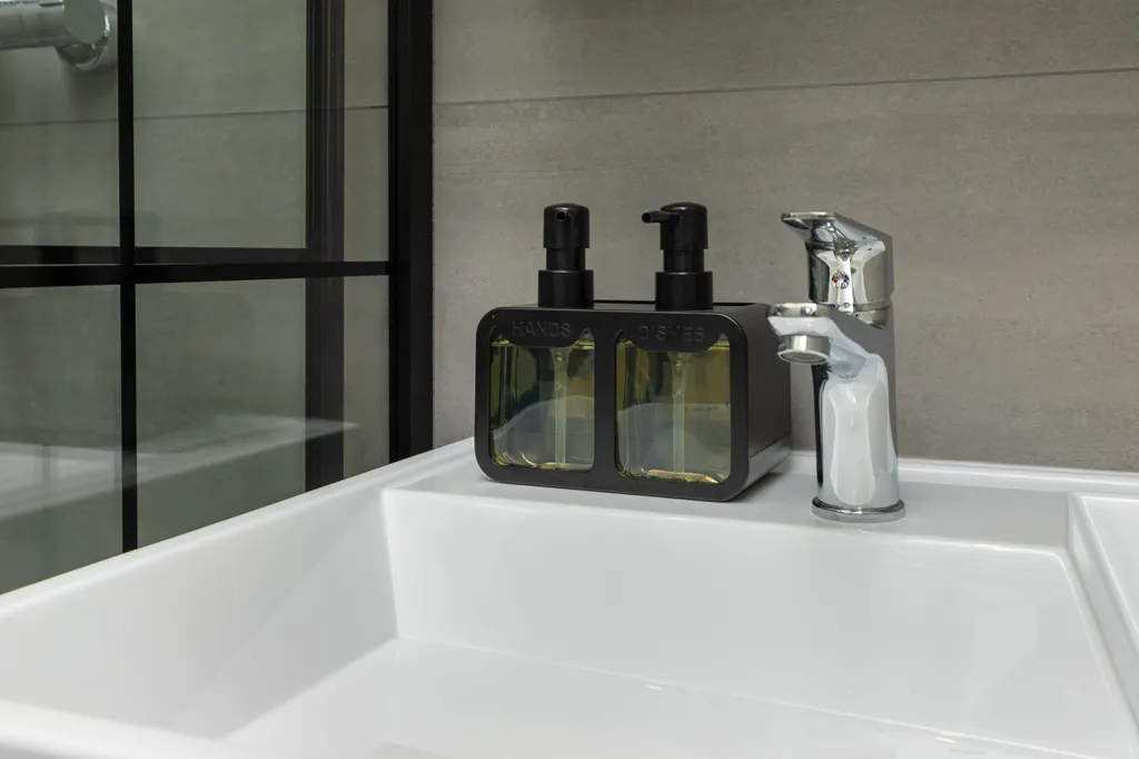 Большая современная студия у моря с видом на горы