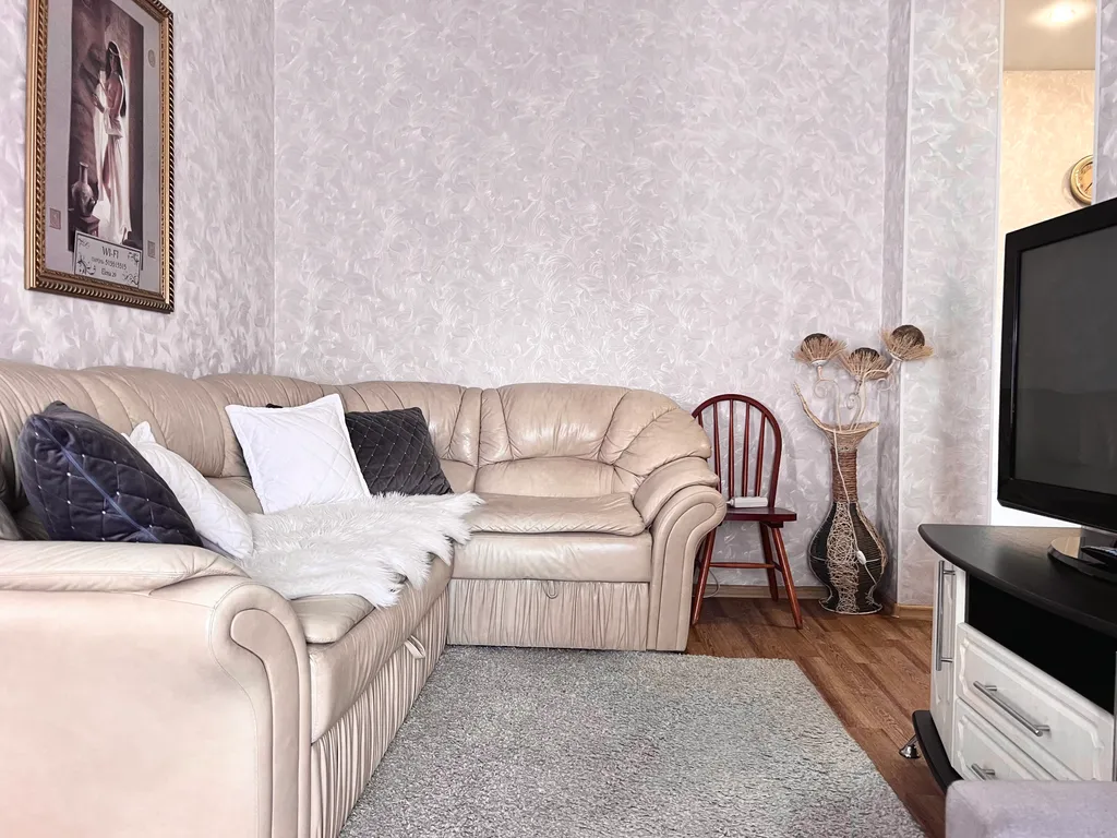 2-комнатная квартира класса люкс в центре города! Район Площади