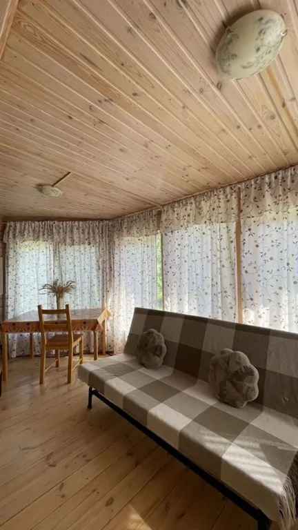 Домик на берегу Оки на территории сельской усадьбы Варежка