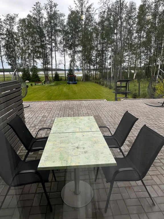 таунхаус на берегу озера с панорамными окнами, сауной и зоной барбекю