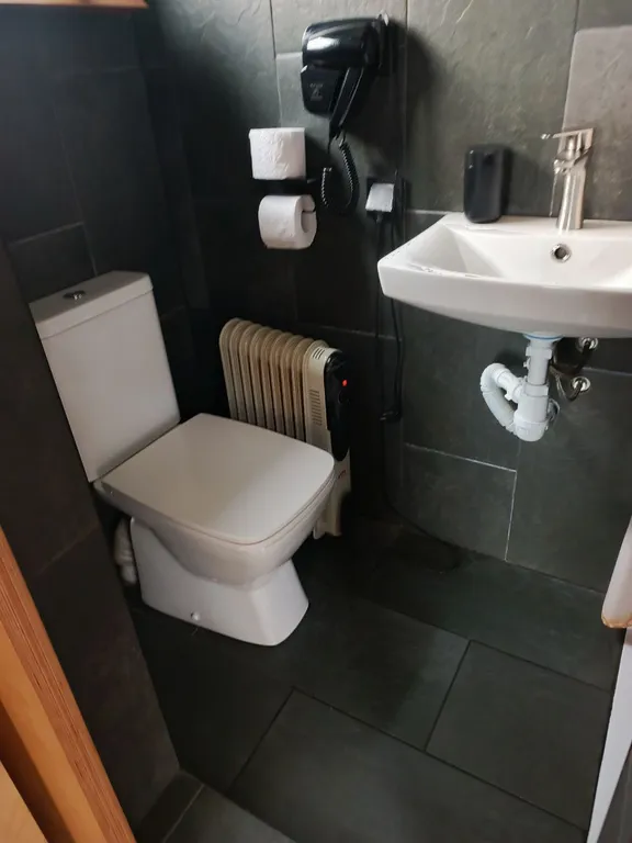 Дом на холме с сибирским чаном