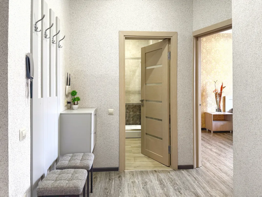 Закрытая территория парковка возле театральной площади и входа в парк