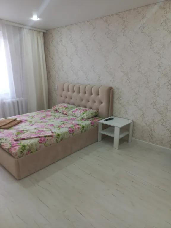 3-х комн. квартира возле Ледовой Арены и стоматологии (р-н Раница)