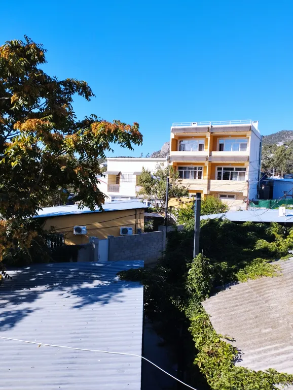 Уютная маленькая комната с балконом, близко к морю