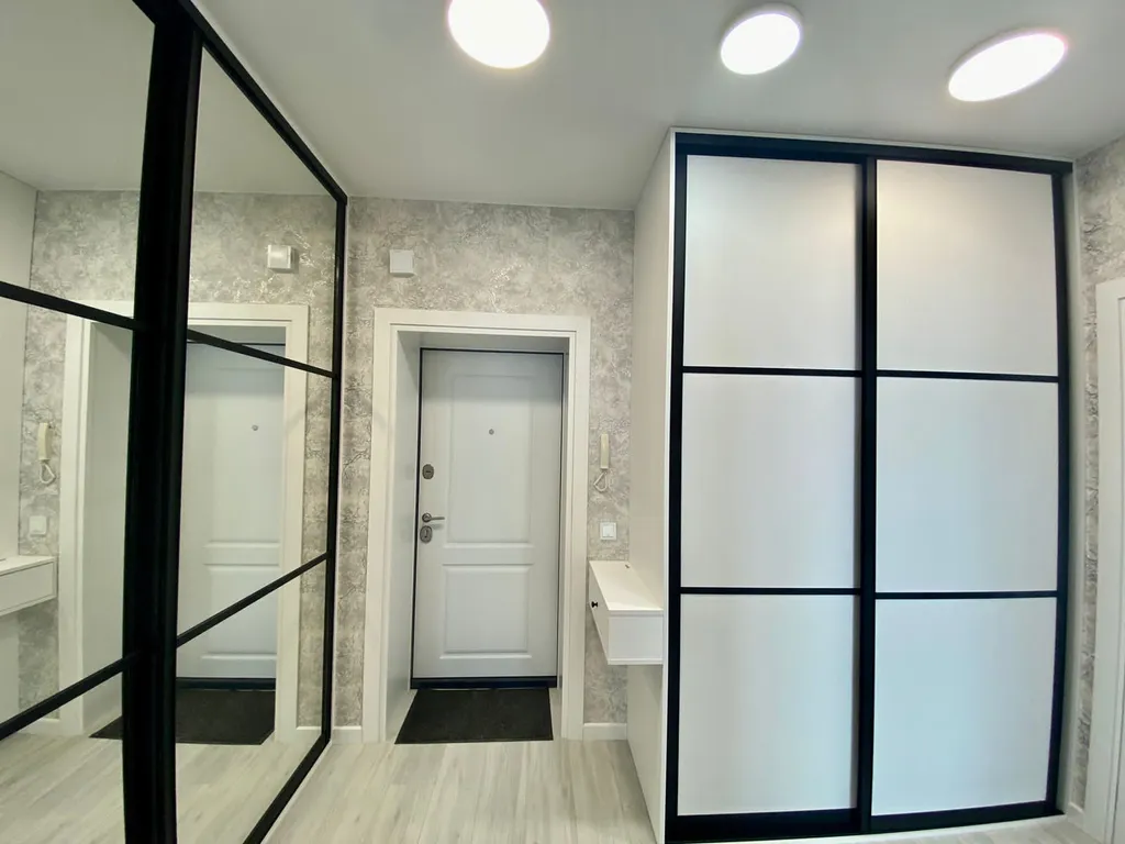 Красивая новая квартира с ремонтом, рядом магазины парк и море