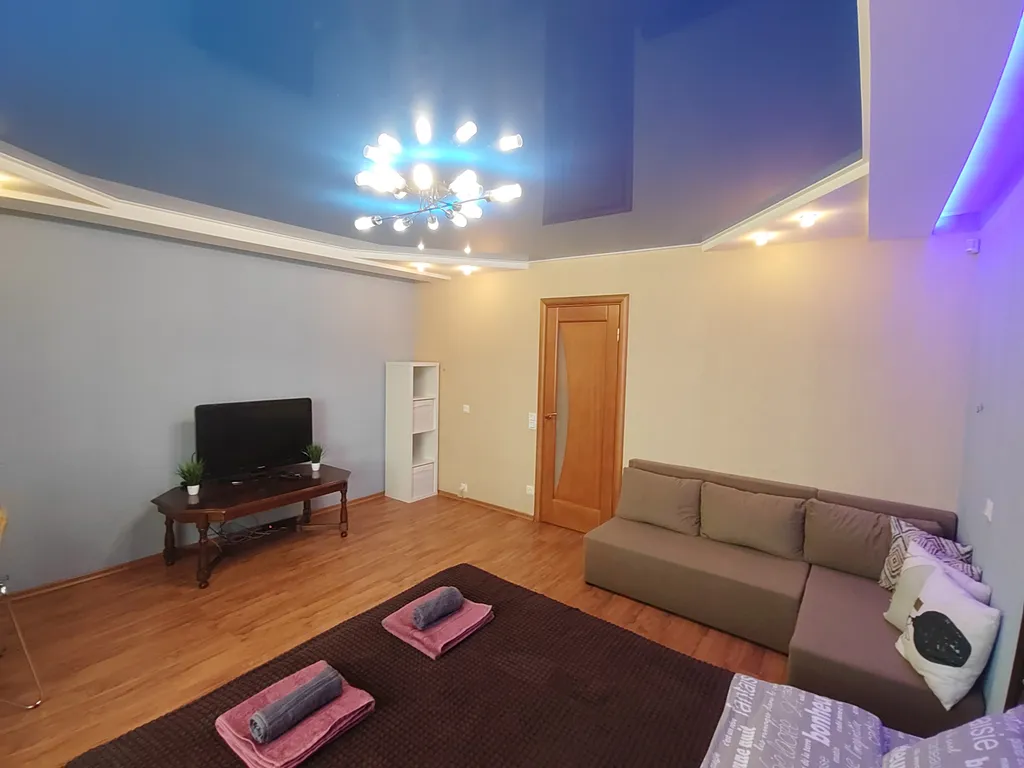 Трёхкомнатная квартира с раздельными комнатами двумя уборными и лифтом