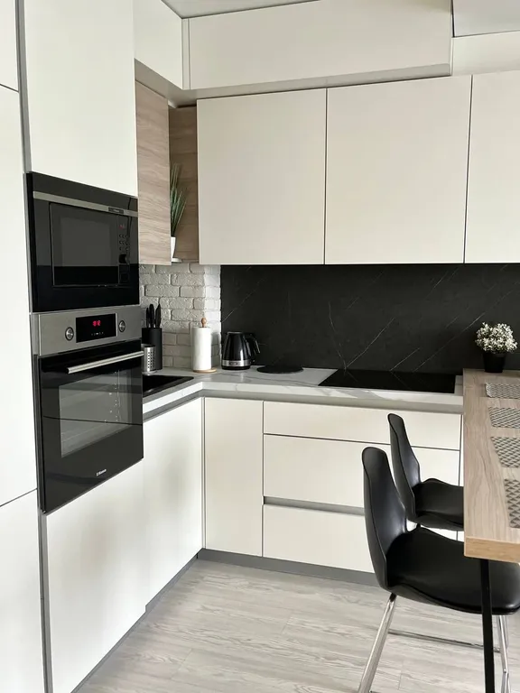 Евро-трехкомнатная квартира возле метро Грушевка