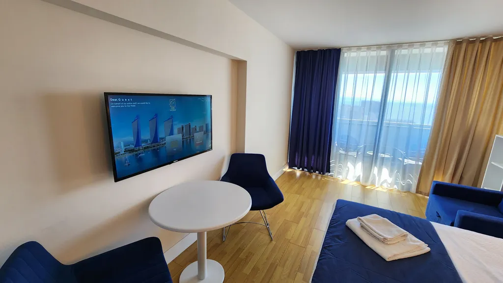 Вид на город и море