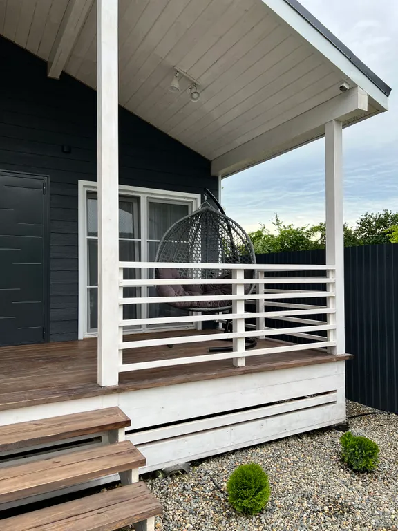 Новый дом с собственной территорией и видом на горы