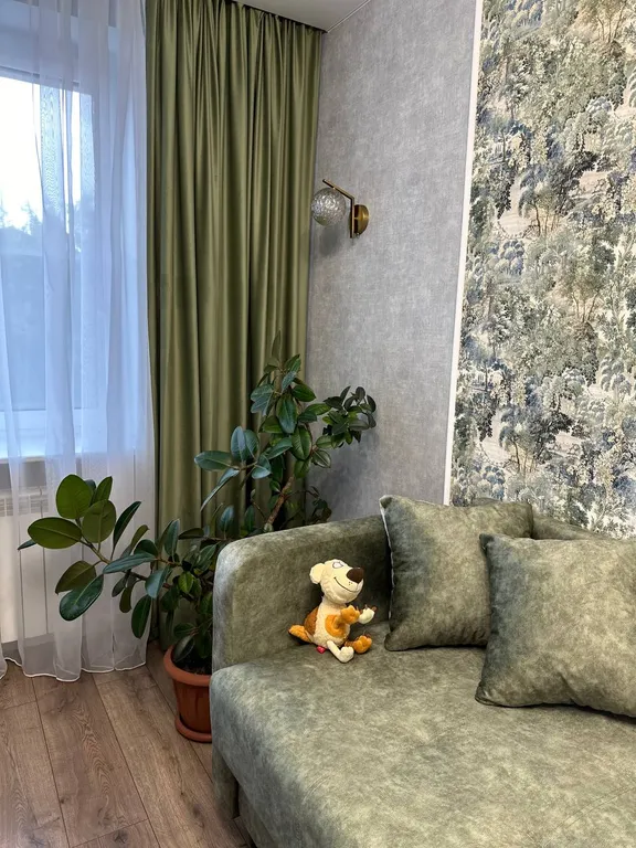 Красивая трех-комнатная квартира с дизайнерским ремонтом