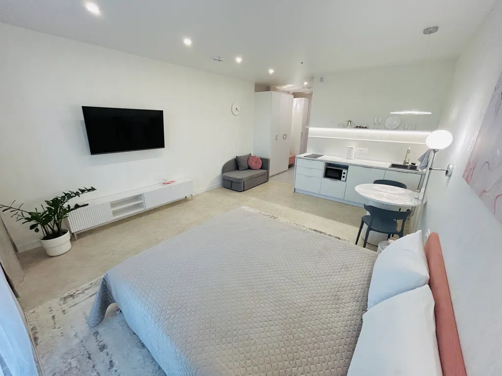 Студия Неоклассика с видом на город