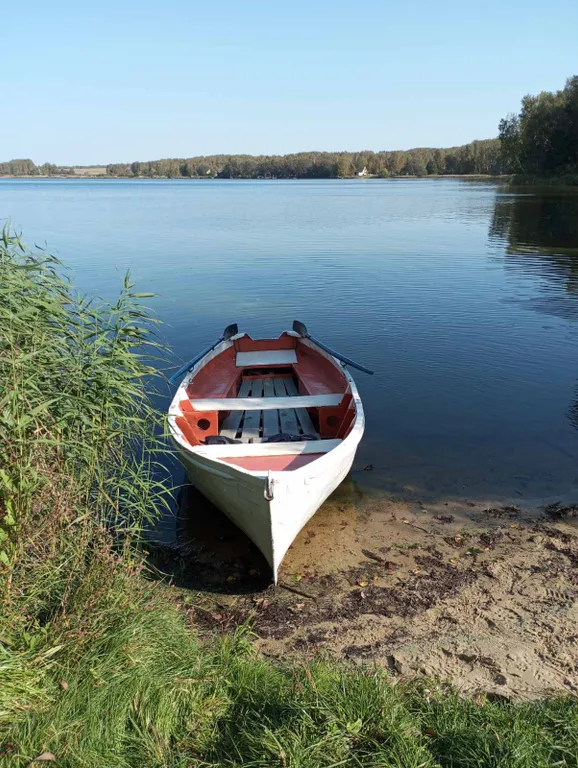 Дом с беседкой на берегу водохранилища