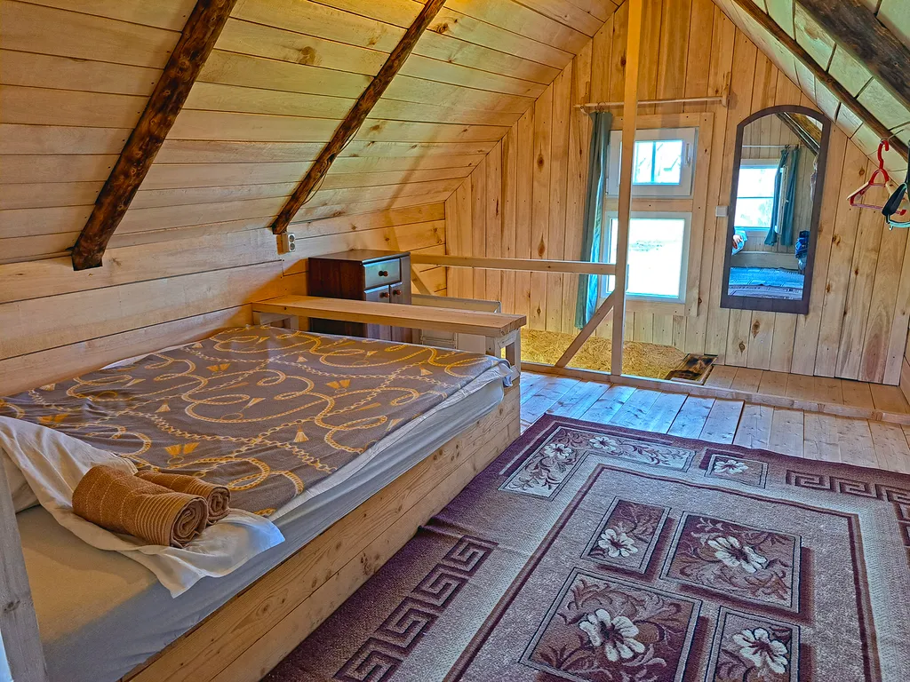 Уединенный дом с мансардой